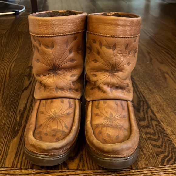 Manitobah | Shoes | Manitobah Mukluks Short Gatherer Leather With